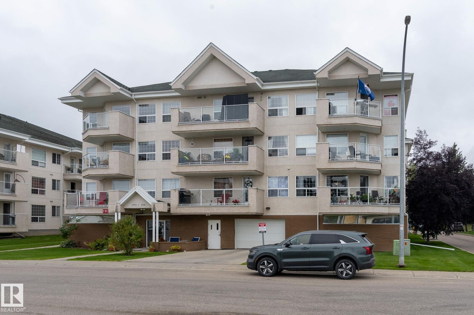Property Photo:  1605 7 Avenue 304  AB T9M 0A6 