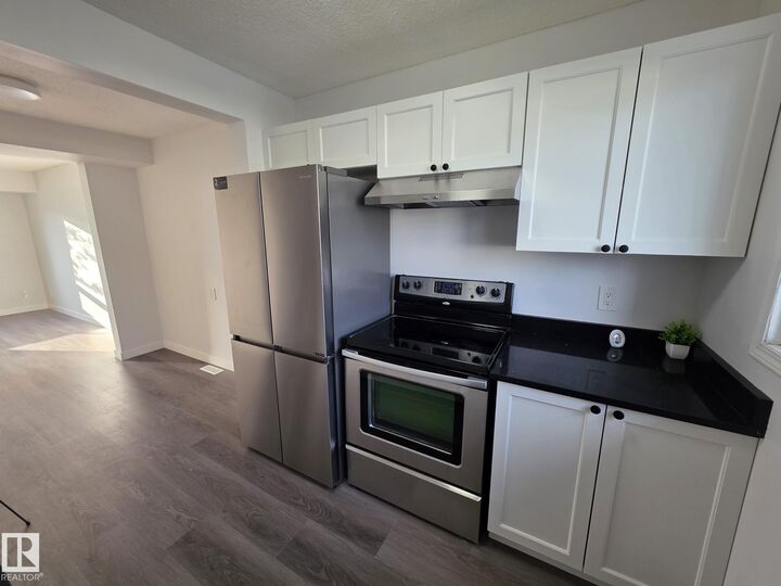 Property Photo:  140 Dickinsfield Court NW  AB T5E 5V8 