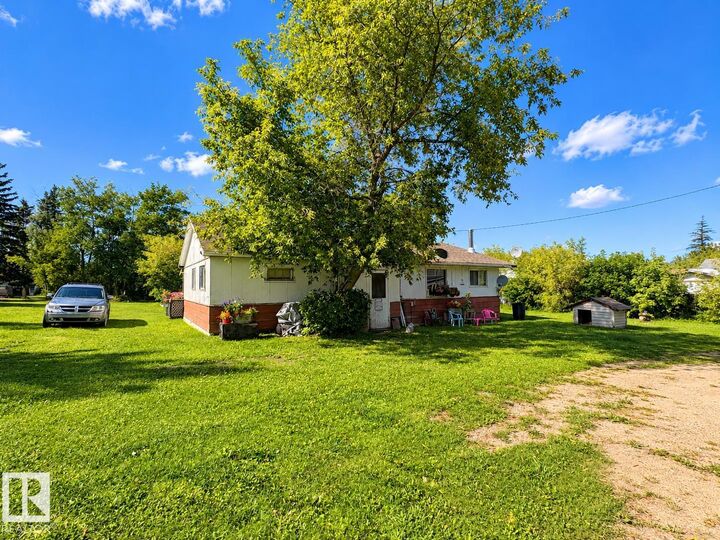 Property Photo:  5009 51 Street  AB T0A 1H0 