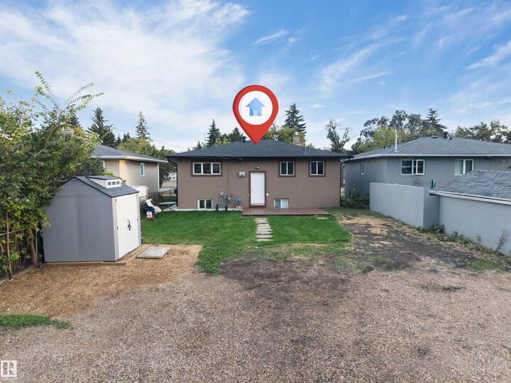 Photo de la propriété: 7928 82 Avenue NW AB T6C 0Y2