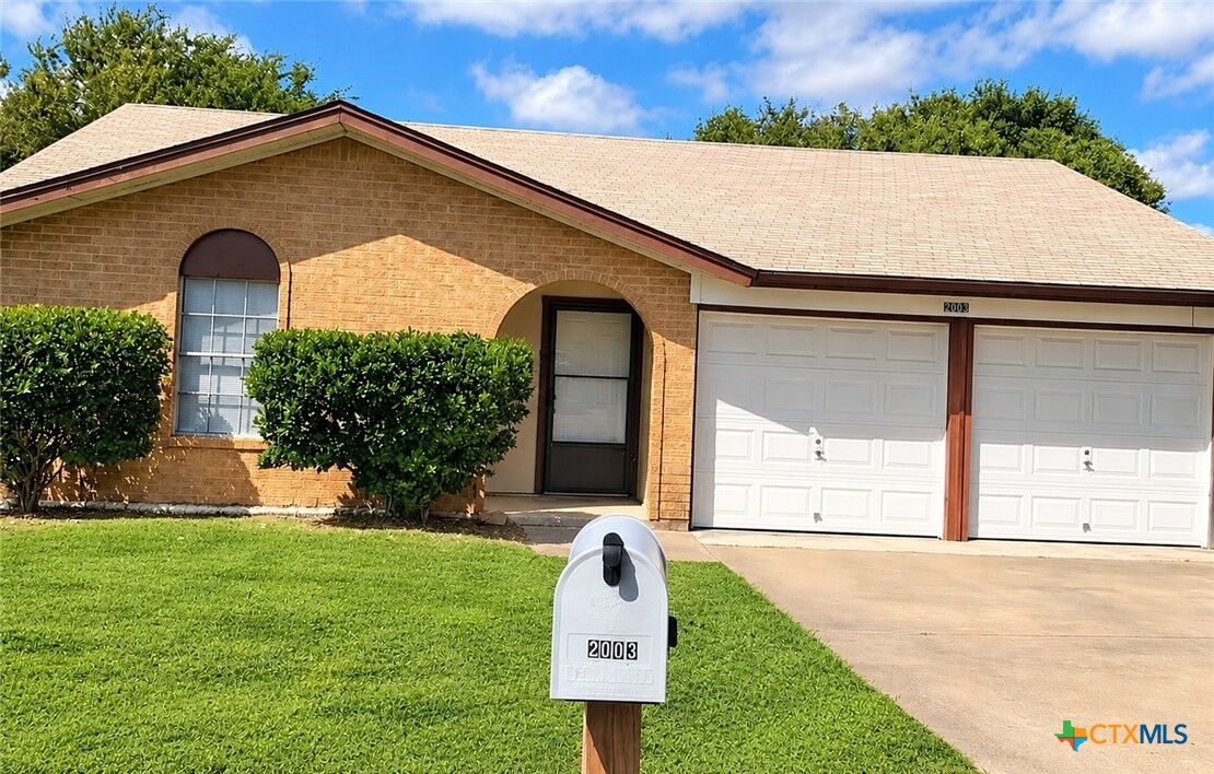 Property Photo: 2003 Dennis Street TX 76522