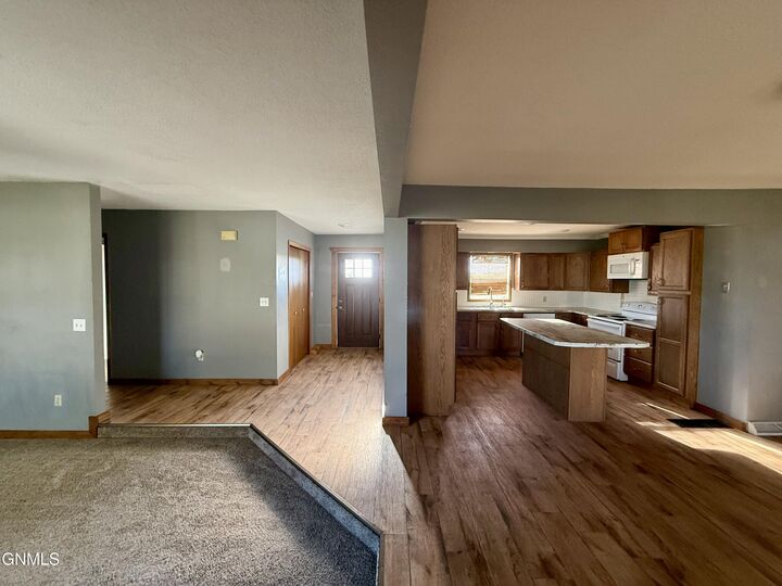 Property Photo:  8348 112th Avenue SE  ND 58474 