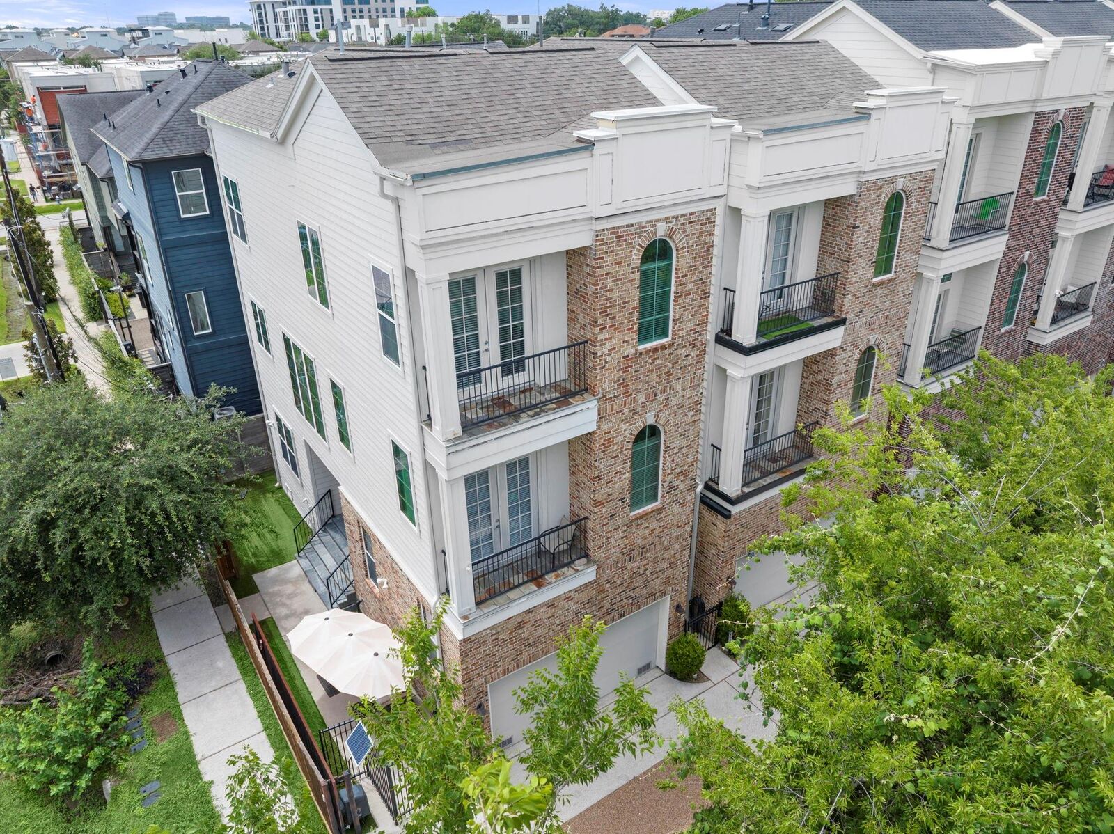 Property Photo:  1041 W 17th Street  TX 77008 