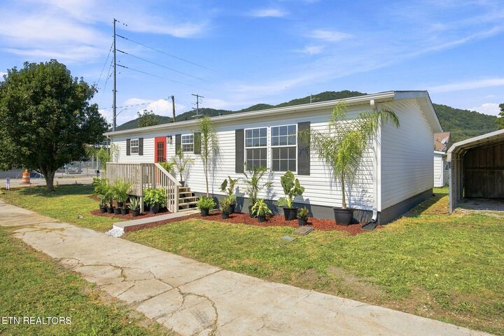 Property Photo:  200 N Indiana Ave  TN 37766 