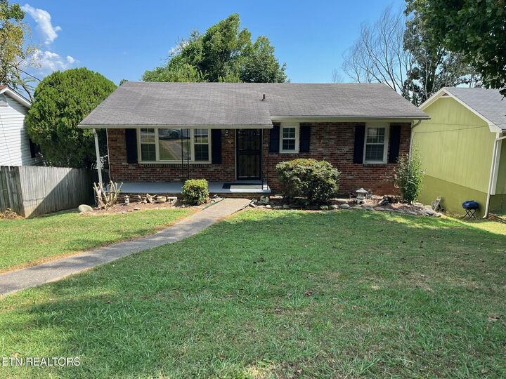 Property Photo:  1024 Farragut Ave  TN 37917 