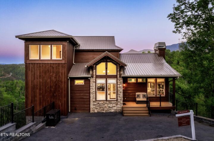 Property Photo:  811 Sourwood Drive  TN 37738 