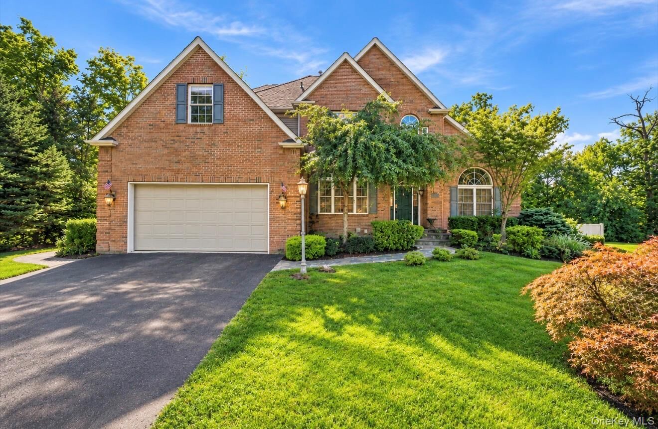Property Photo:  17 Arbor Court  NY 12603 