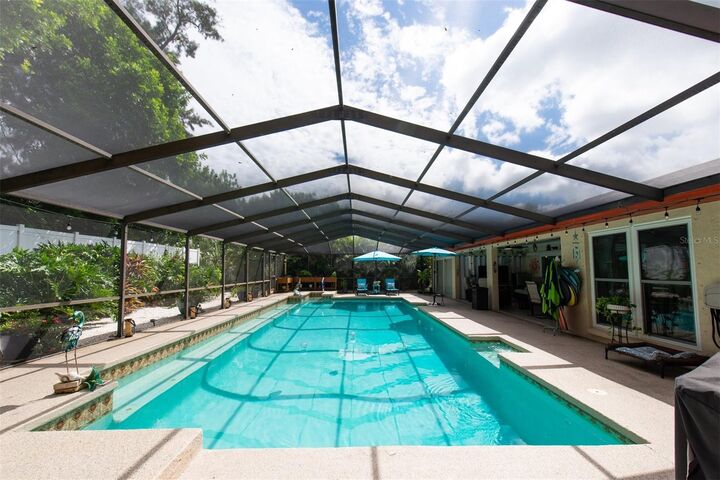 Property Photo: 207 Amesbury Circle FL 33573