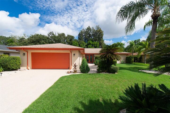 Property Photo:  207 Amesbury Circle  FL 33573 