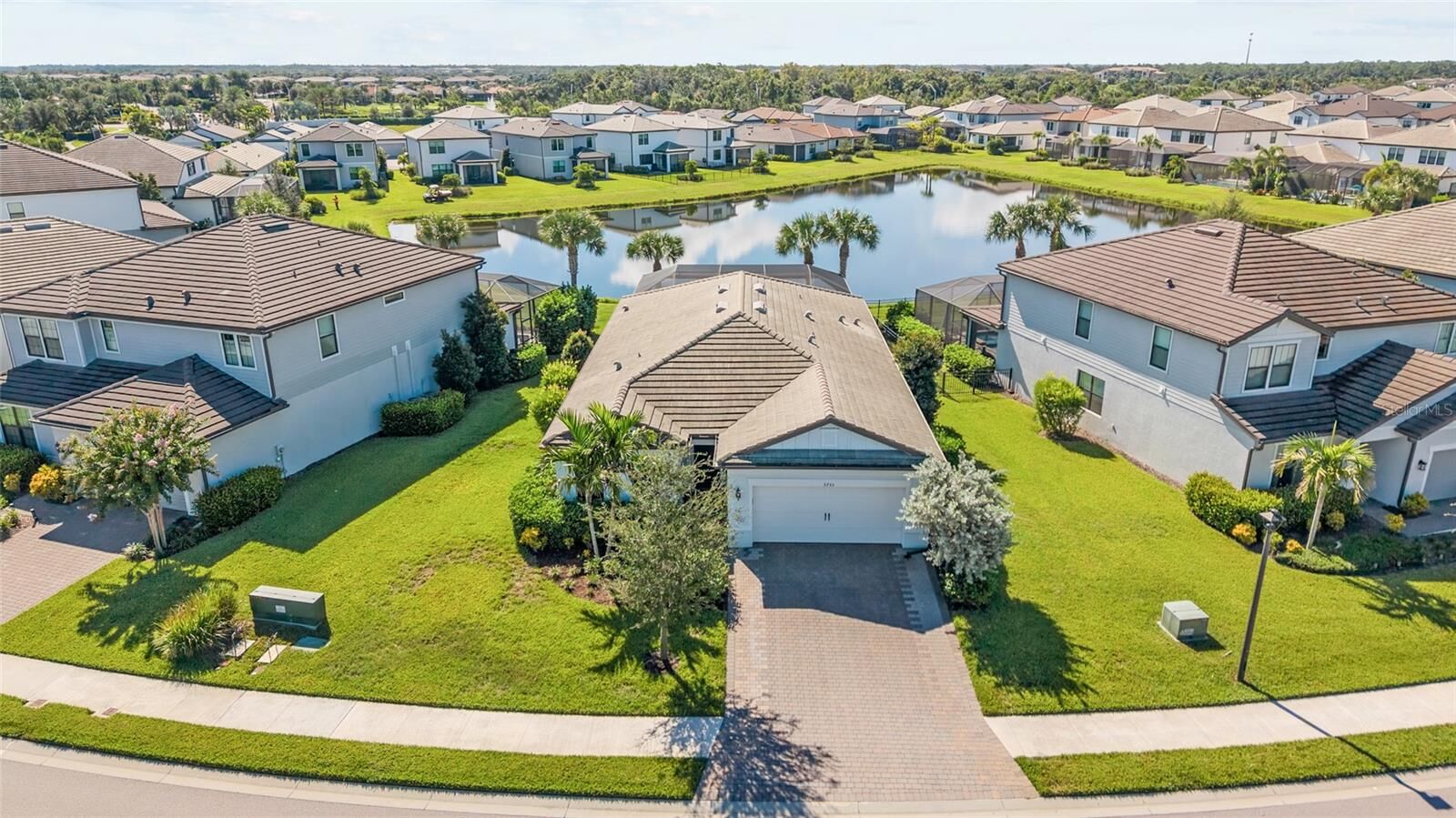 Property Photo: 5755 Bluestar Court FL 34211