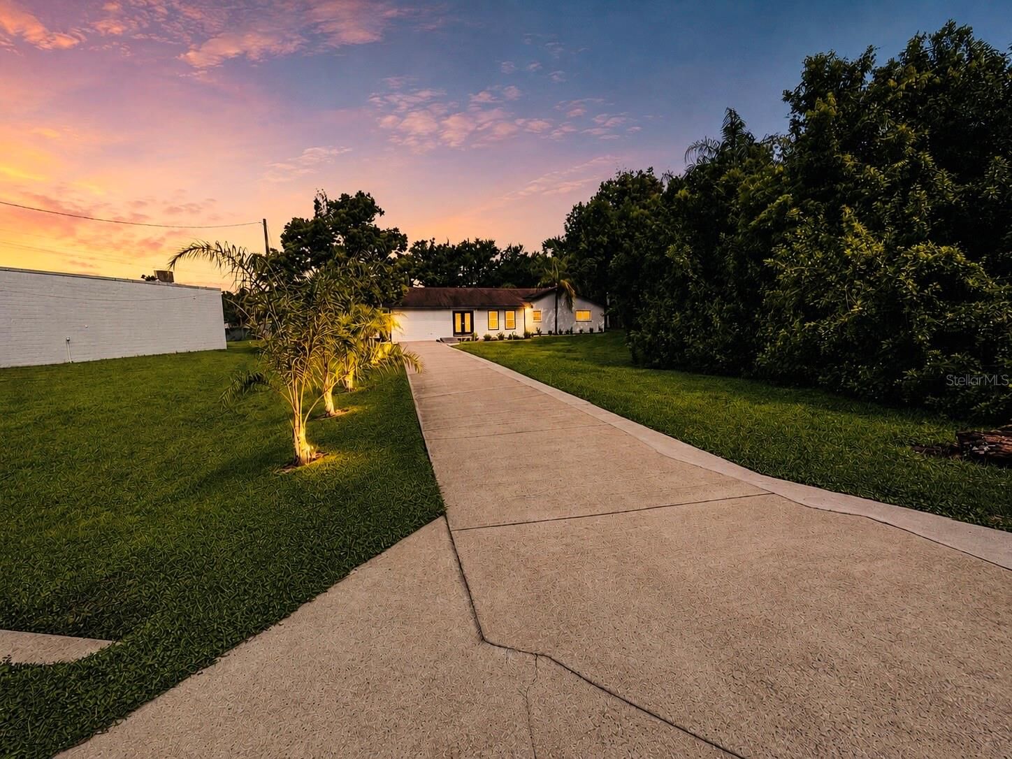 Property Photo:  20 2nd Avenue SE  FL 33549 