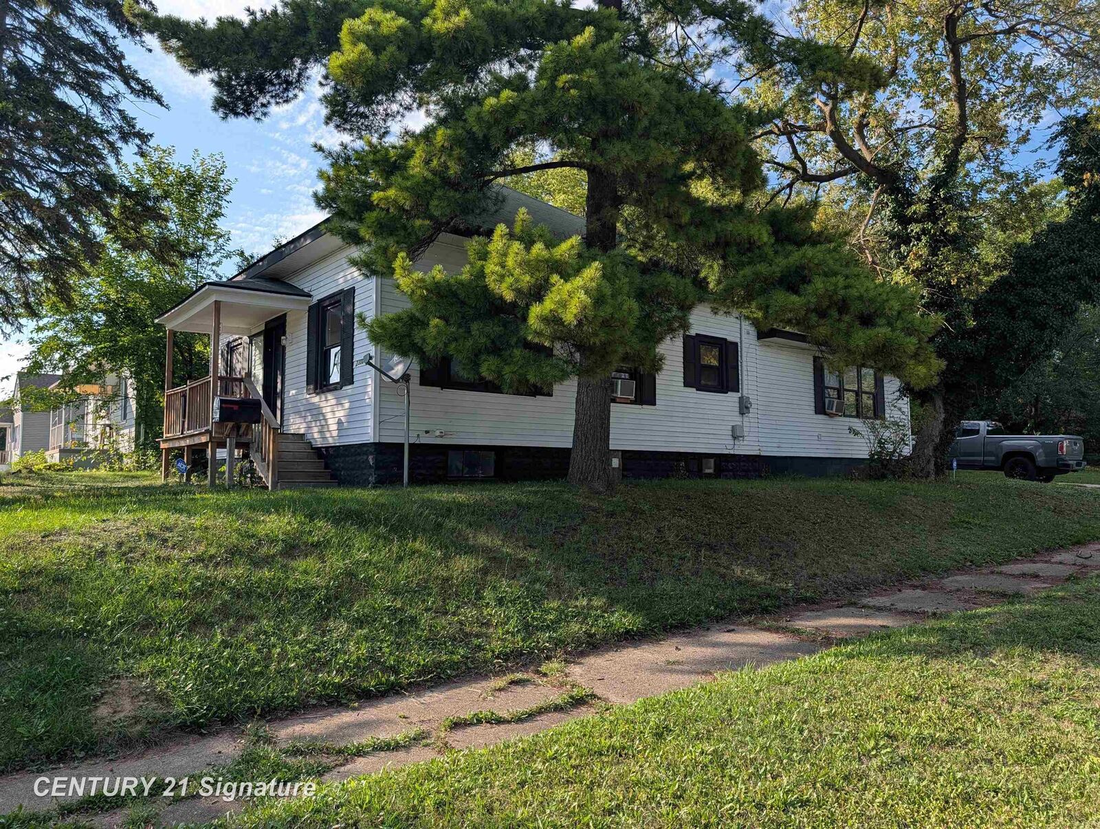 Property Photo:  2300 Bagley Street  MI 48504 