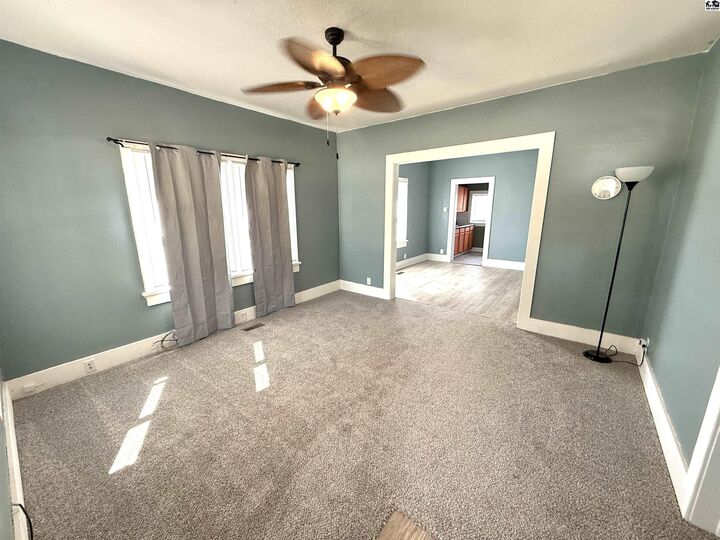 Property Photo:  305 W Kansas Ave  KS 67104 