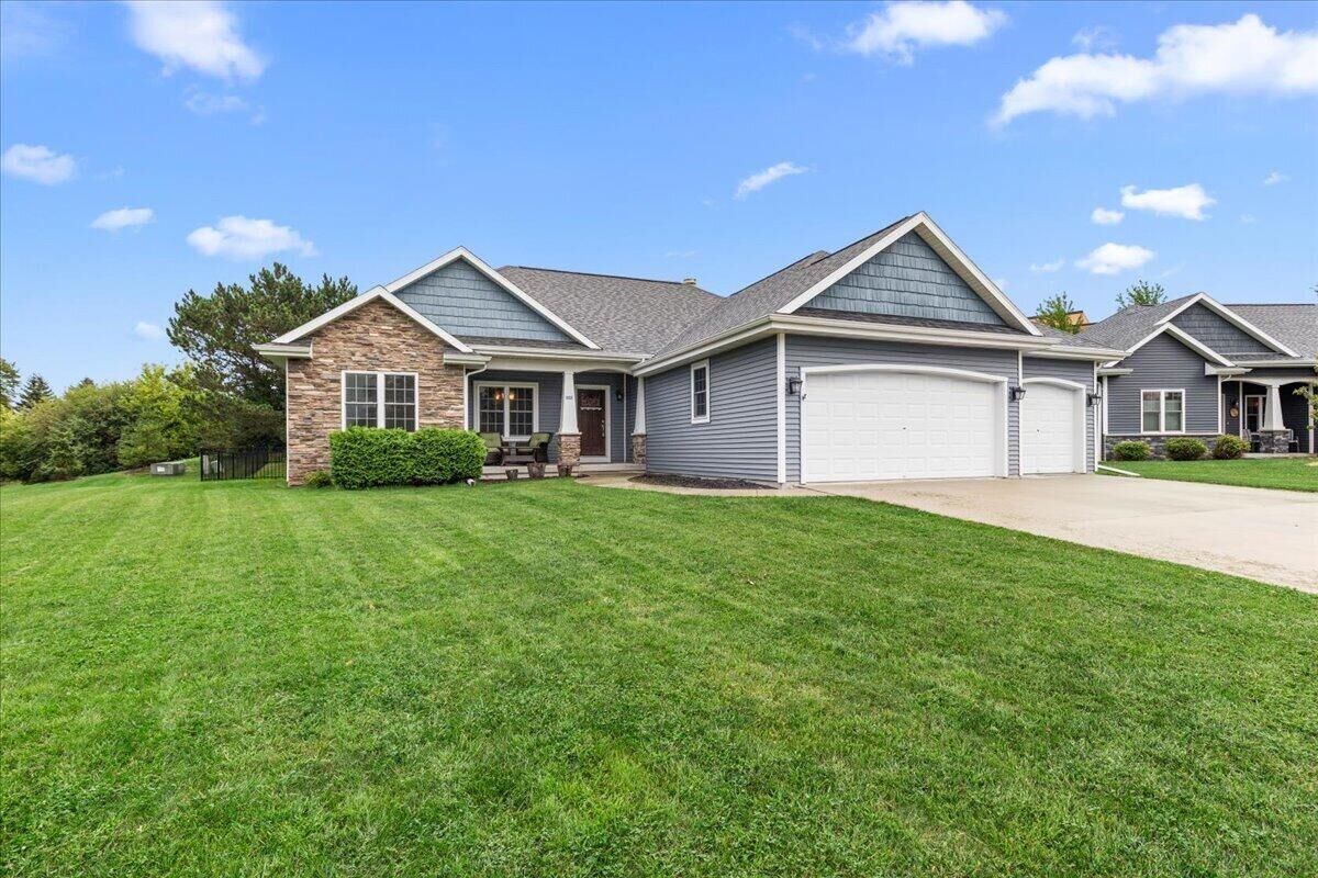 Property Photo:  453 Western Ct  WI 53095 