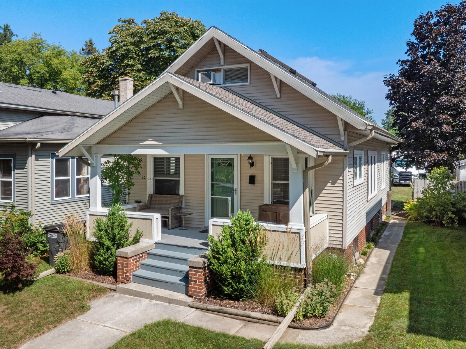 Property Photo: 1725 N 4th St WI 53081