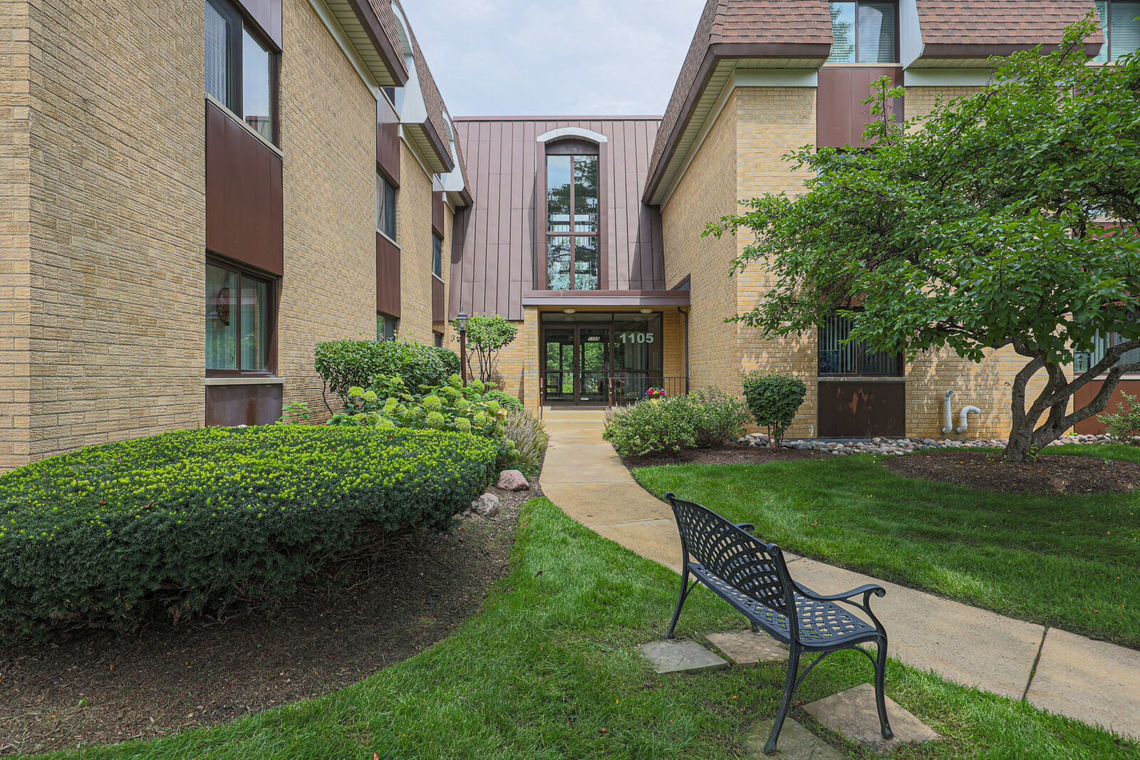 Property Photo: 1105 N Mill Street 219 IL 60563