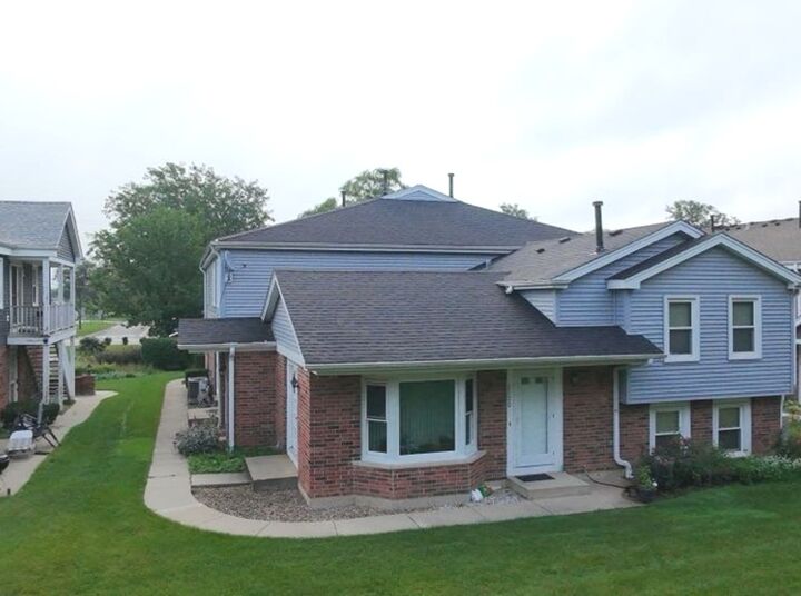 Property Photo:  2024 N Old Hicks Road B6  IL 60074 