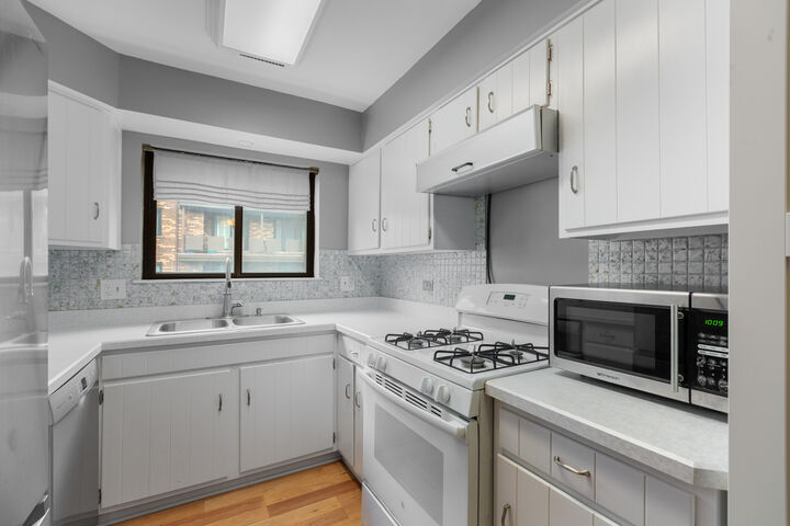 Property Photo:  110 S Dunton Avenue 2F  IL 60005 