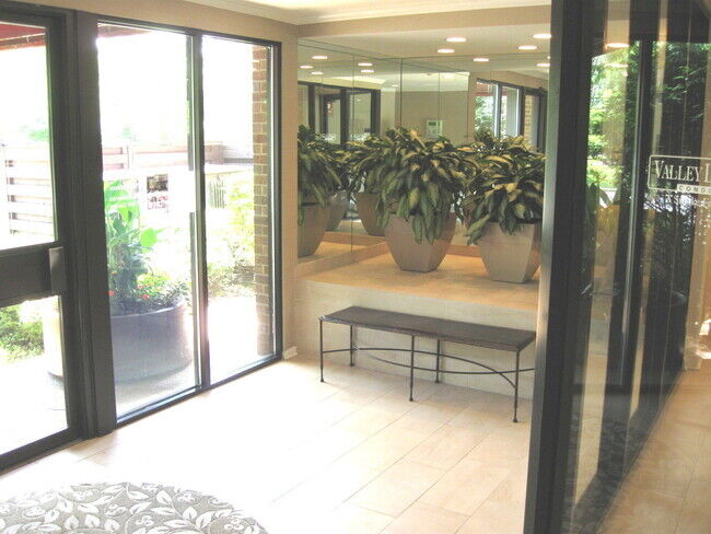 Property Photo:  2020 Chestnut Avenue 406  IL 60025 