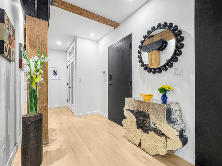 Property Photo: 811 W Aldine Avenue 6S IL 60657
