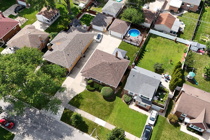 Property Photo:  1916 Manchester Avenue  IL 60154 