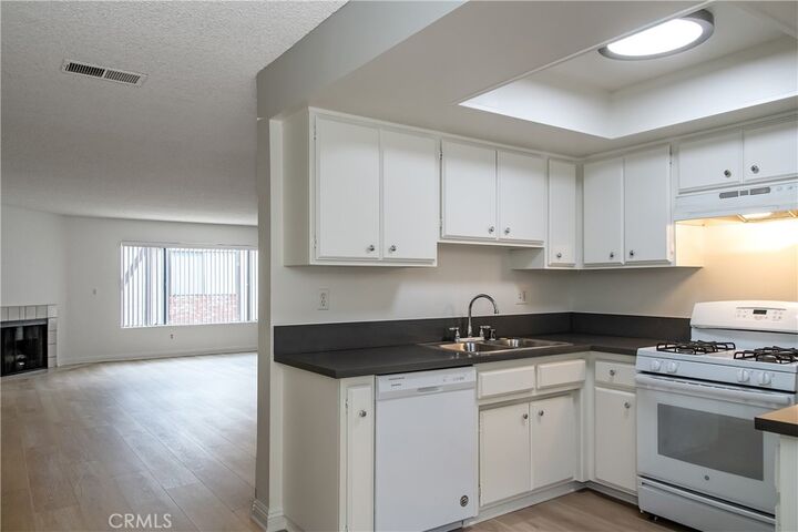 Property Photo:  433 N Louise  CA 91206 