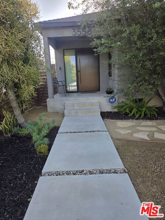 Property Photo:  3558 S Muirfield Road  CA 90016 