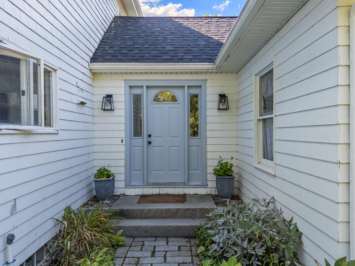 Property Photo:  290 Simpsons Point Road  ME 04011 