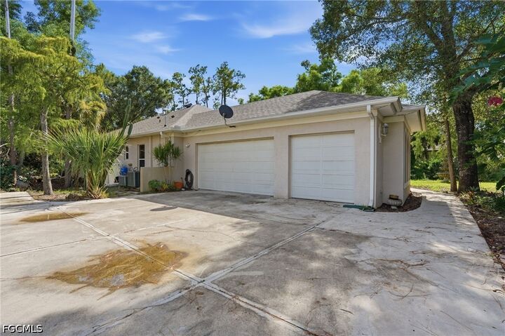 Property Photo:  6414 Briarwood Terrace  FL 33912 