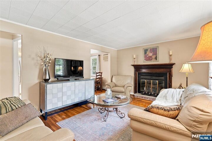 Property Photo:  42 7th Avenue 1  NJ 07675 