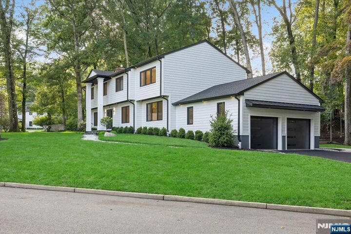 Property Photo:  15 Green Way  NJ 07430 