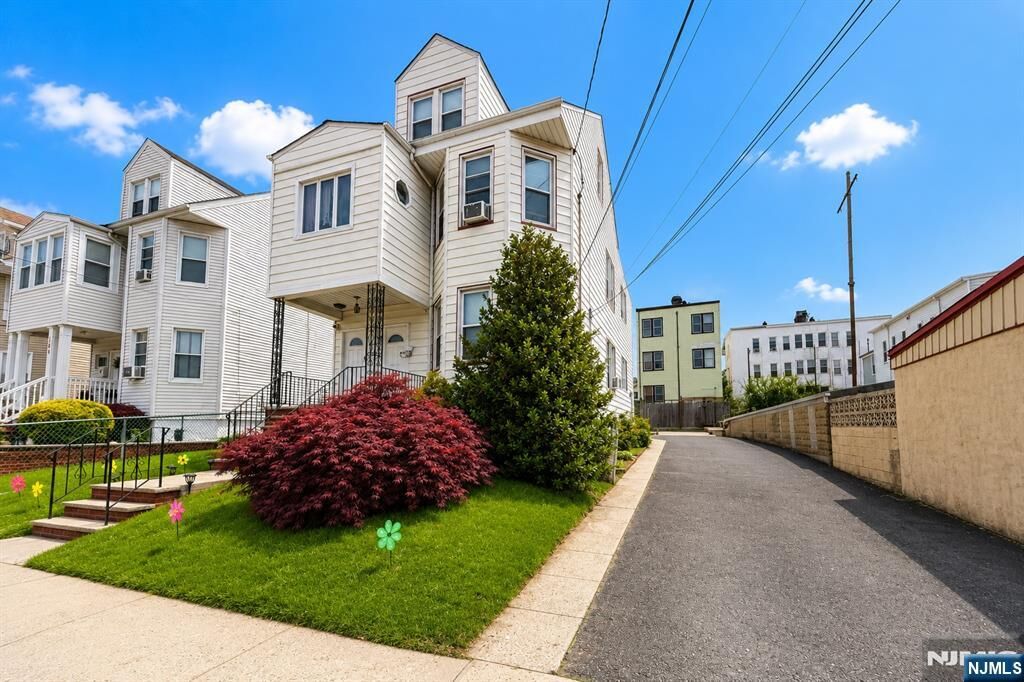 Property Photo:  162 Highland Avenue  NJ 07032 