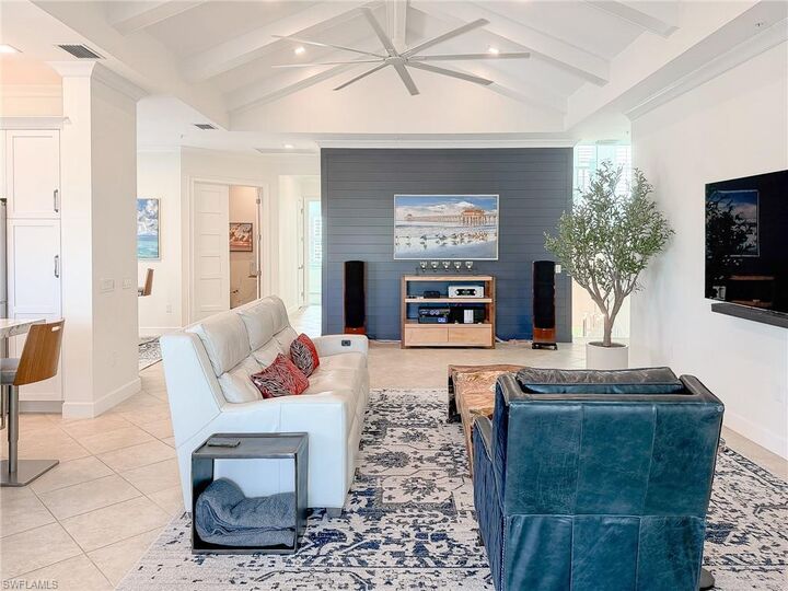 Property Photo: 6573 Dominica Dr 202 FL 34113