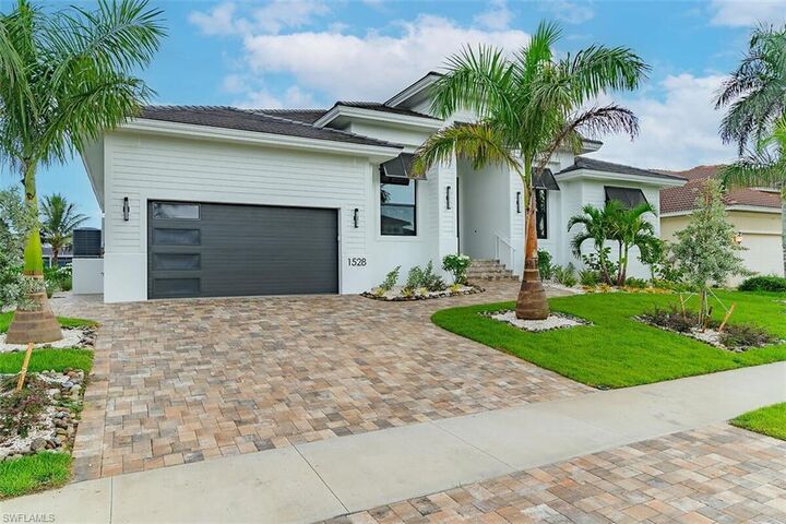 Property Photo: 1528 Kingston Ct N FL 34145