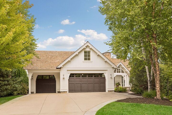 Property Photo:  1625 Locust Hills Trail  MN 55391 