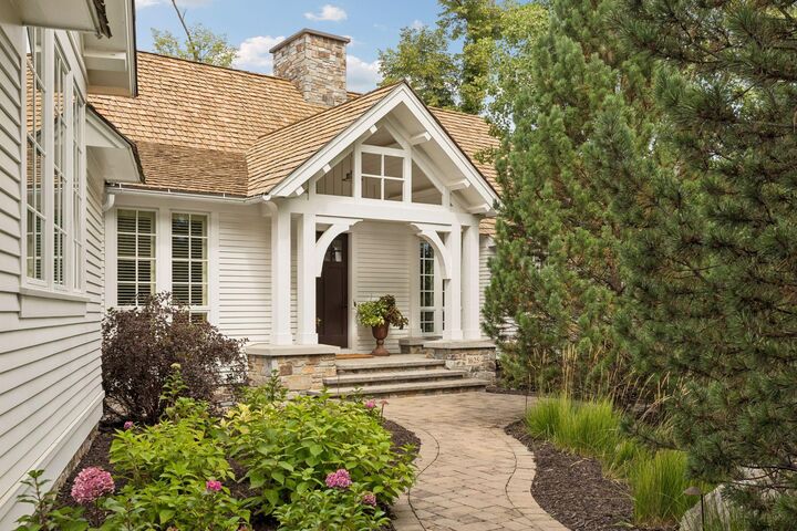 Property Photo:  1625 Locust Hills Trail  MN 55391 