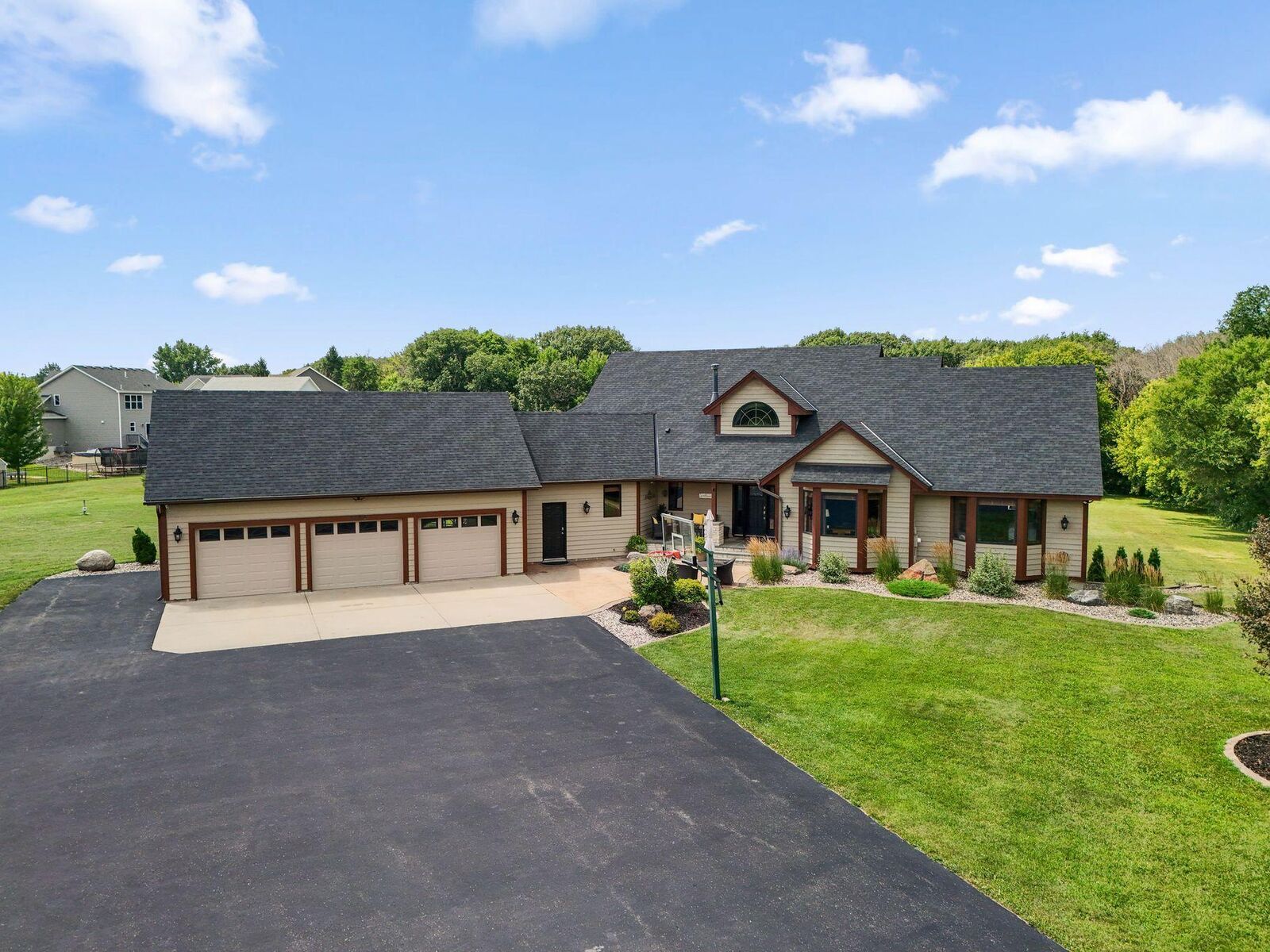 Property Photo:  2400 Jennifer Lane  MN 55379 