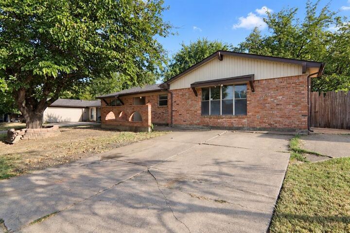 Property Photo: 508 Grants Parkway TX 76014