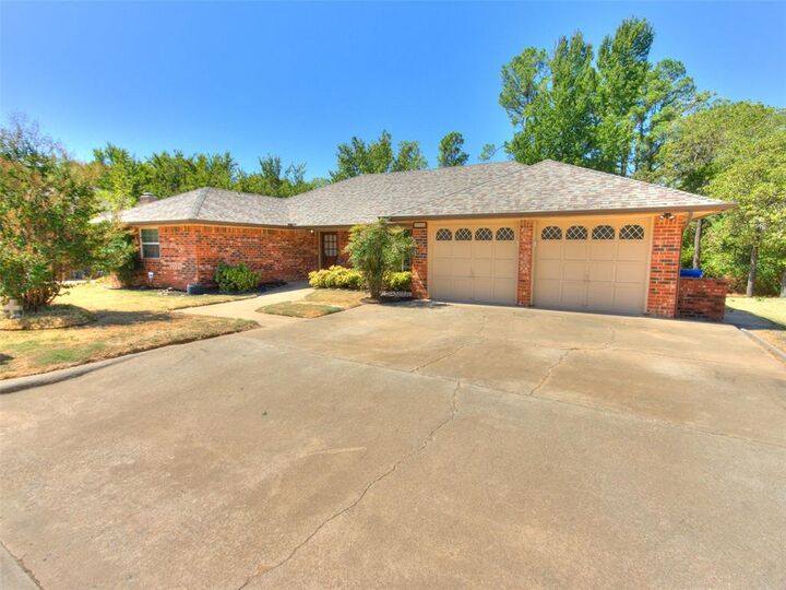 Property Photo: 229 Chaucer Crescent Street OK 73130