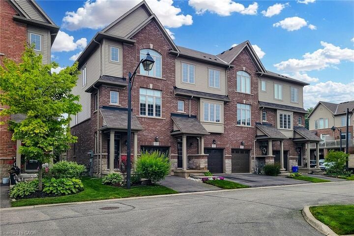 Property Photo: 257 Parkside Drive 16 ON L8B 0W5