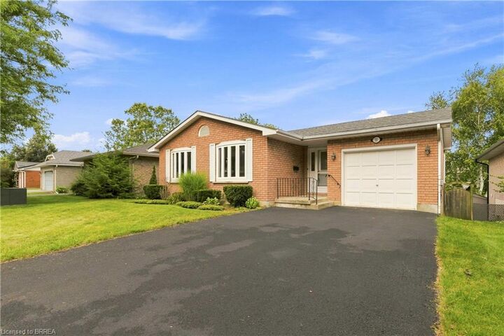 Property Photo:  22 Allensgate Drive  ON N3V 1C8 