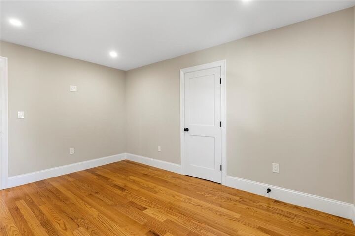 Property Photo:  31 Woodale Ave 3  MA 02126 