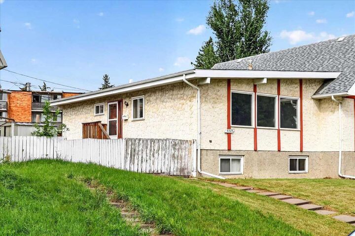 Property Photo:  6325 Tregillus Street NW  AB T2K 3T4 