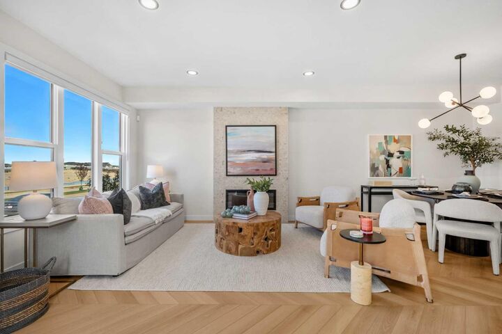 Property Photo:  2061 Vantage Way SW  AB T4B 5Y5 