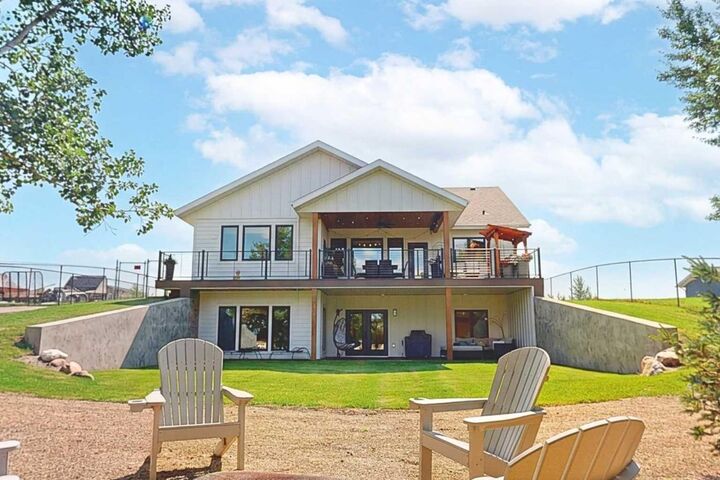 Property Photo: 2 Marina Crescent AB T0C 3B0