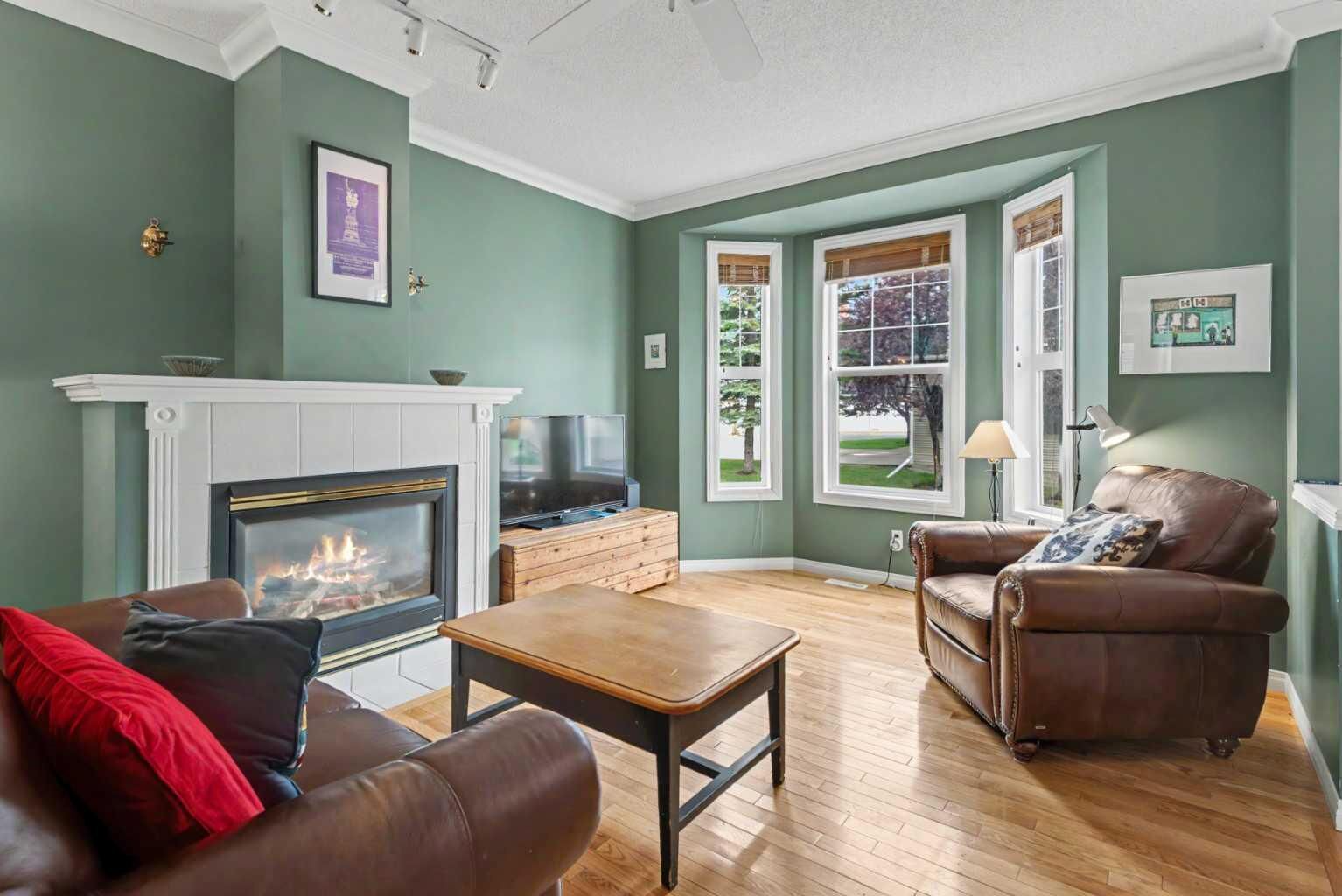 Property Photo: 46 Prestwick Gardens SE AB T2Z 3V3