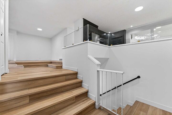 Property Photo:  1091 Berkley Drive NW  AB T3K 1S6 