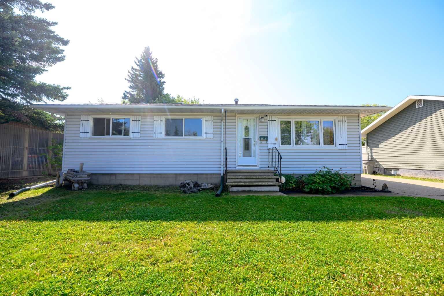 Photo de la propriété:  9923 88 Avenue  AB T8V 0C3 