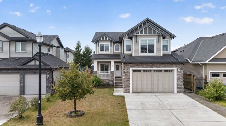 Photo de la propriété:  69 Rainbow Falls Boulevard  AB T1X 0S6 