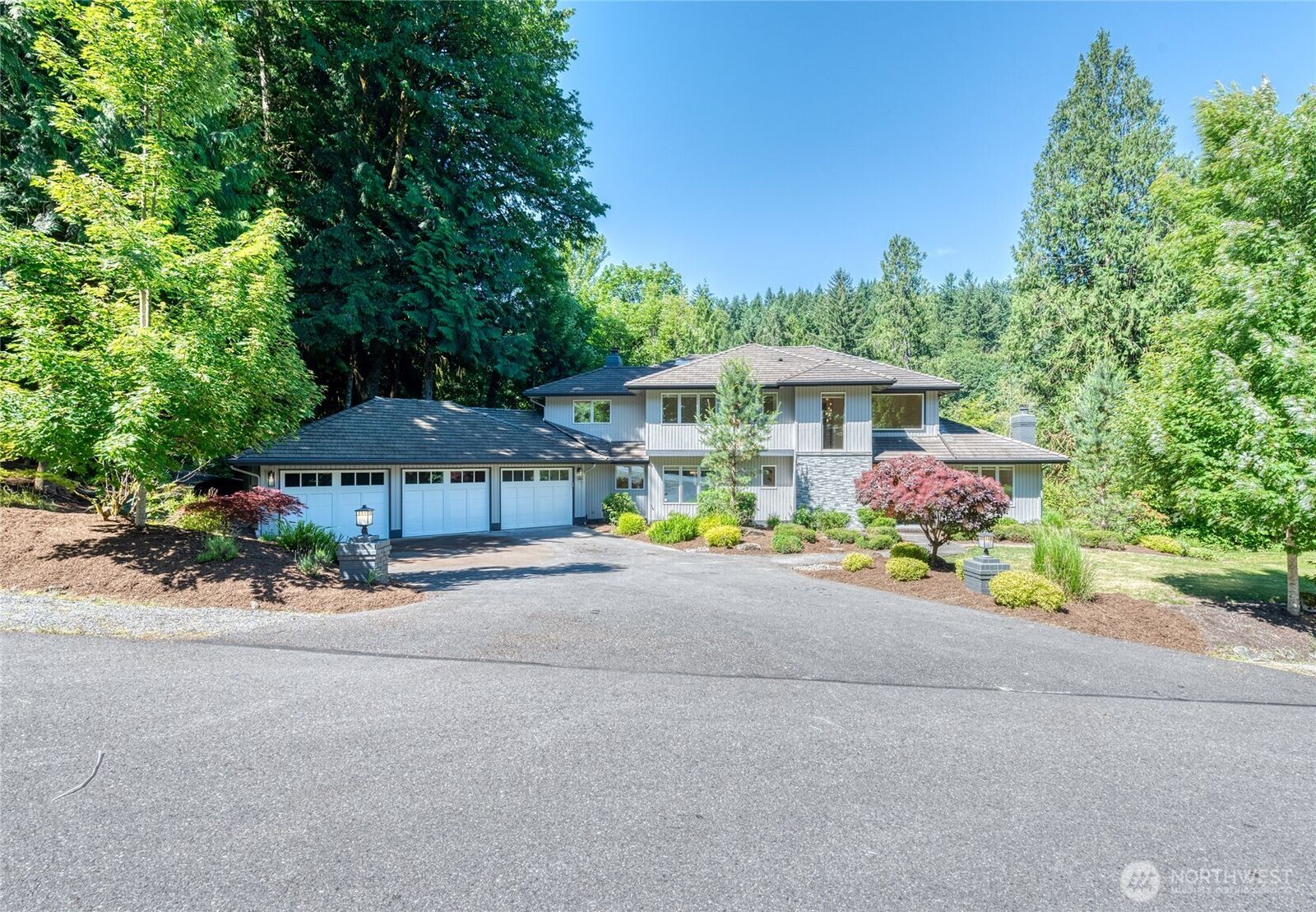 Property Photo: 14129 229th Drive SE WA 98027